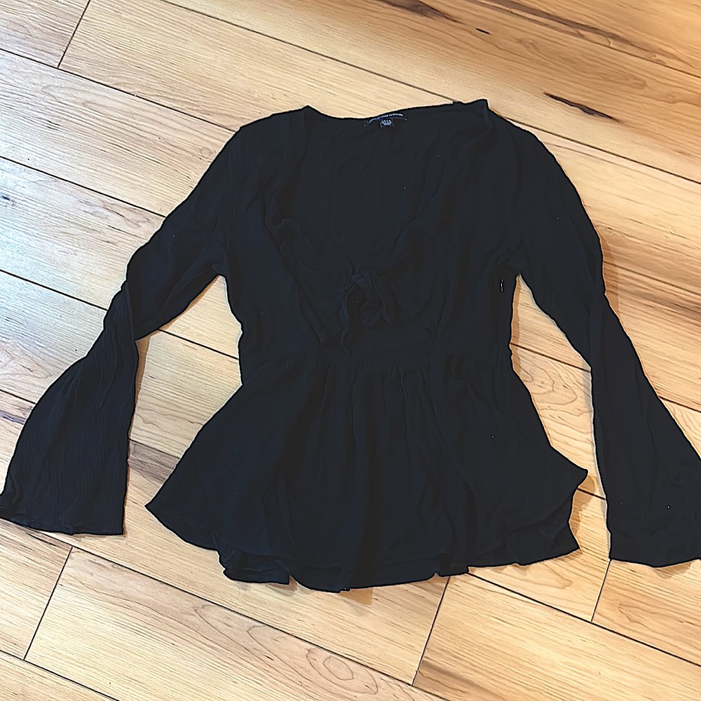 American Eagle black flair sleeve shirt small